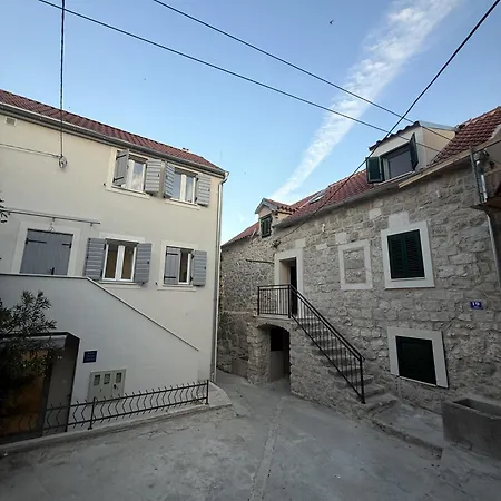 La Casa Di Varos Old Town Apartments *