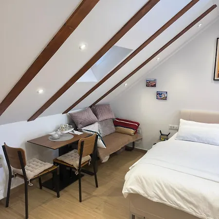 La Casa Di Varos Old Town Apartman *