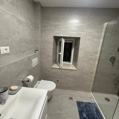 La Casa Di Varos & Free Parking Available P&r