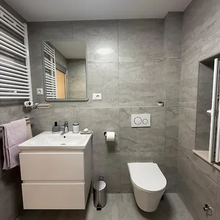 Apartment La Casa Di Varos & Free Parking Available P&r Split