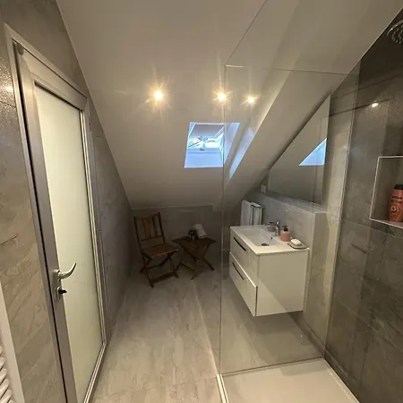 Apartment La Casa Di Varos & Free Parking Available P&r