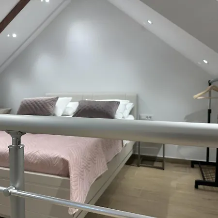 La Casa Di Varos & Free Parking Available P&r Apartment