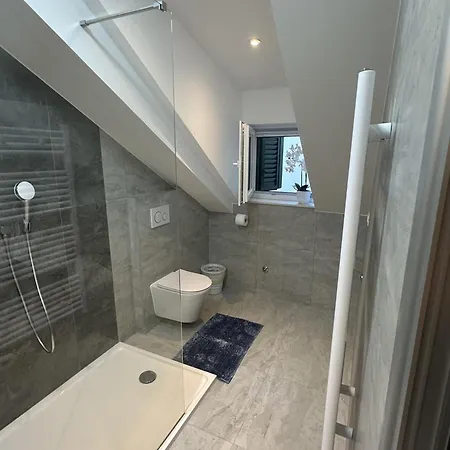 La Casa Di Varos & Free Parking Available P&r Apartment